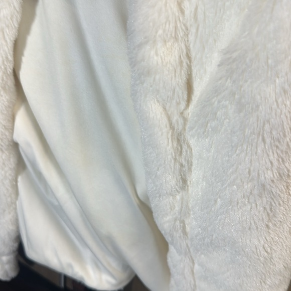 Girls super soft ivory furry vest- fully lined - Picture 5 of 5